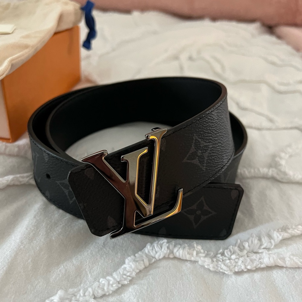 LV Initials 40MM Reversible Belt
Size: 80cm
